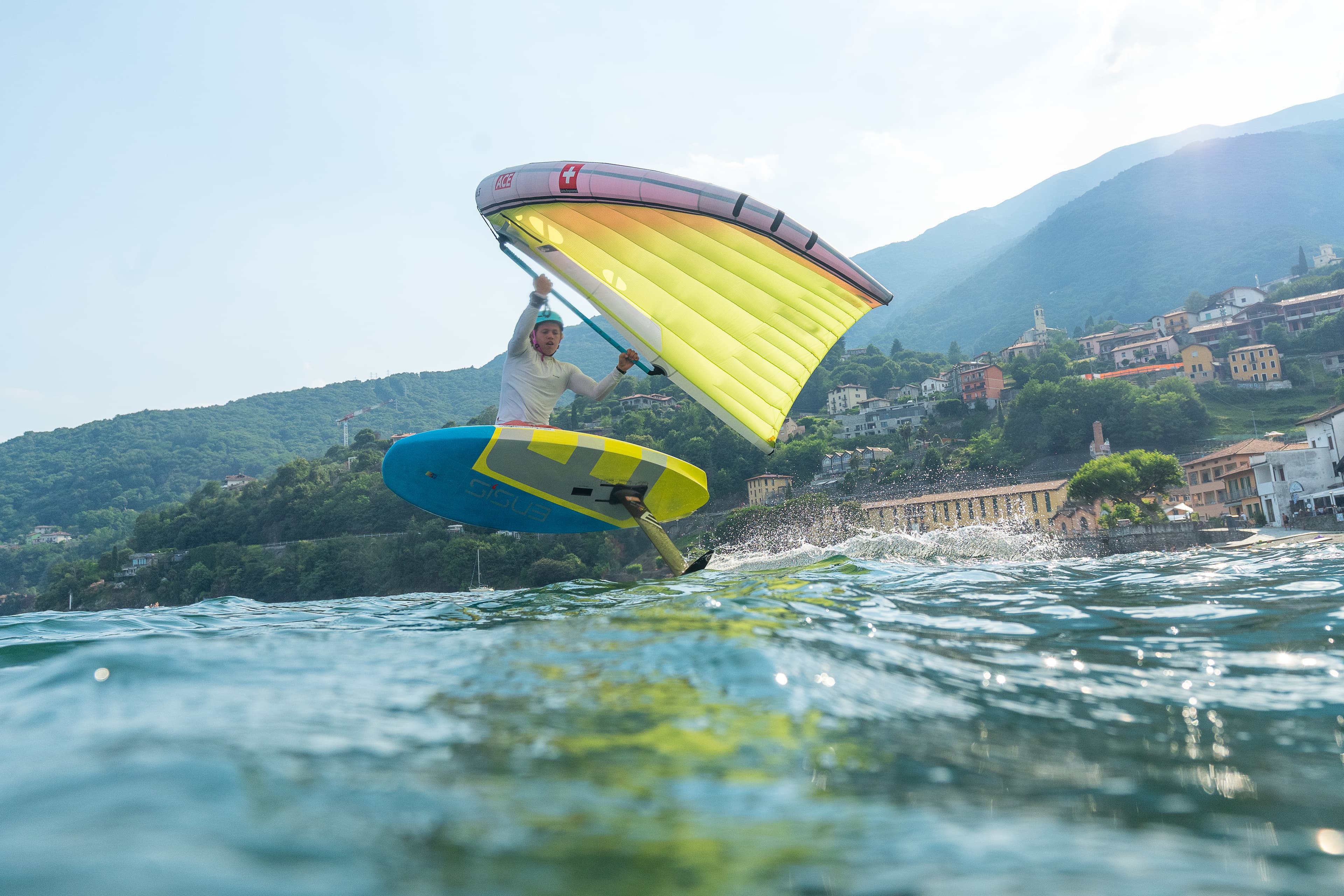 Devin Hauser beim Wingfoil Racing in Cremia