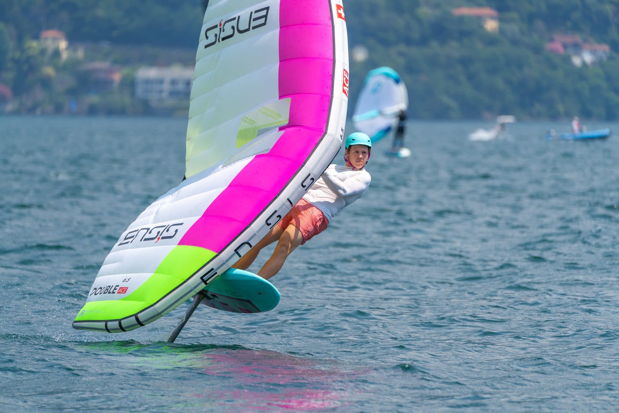 Devin Hauser beim Wingfoil Racing mit dem ENSIS-Wing in Cremia